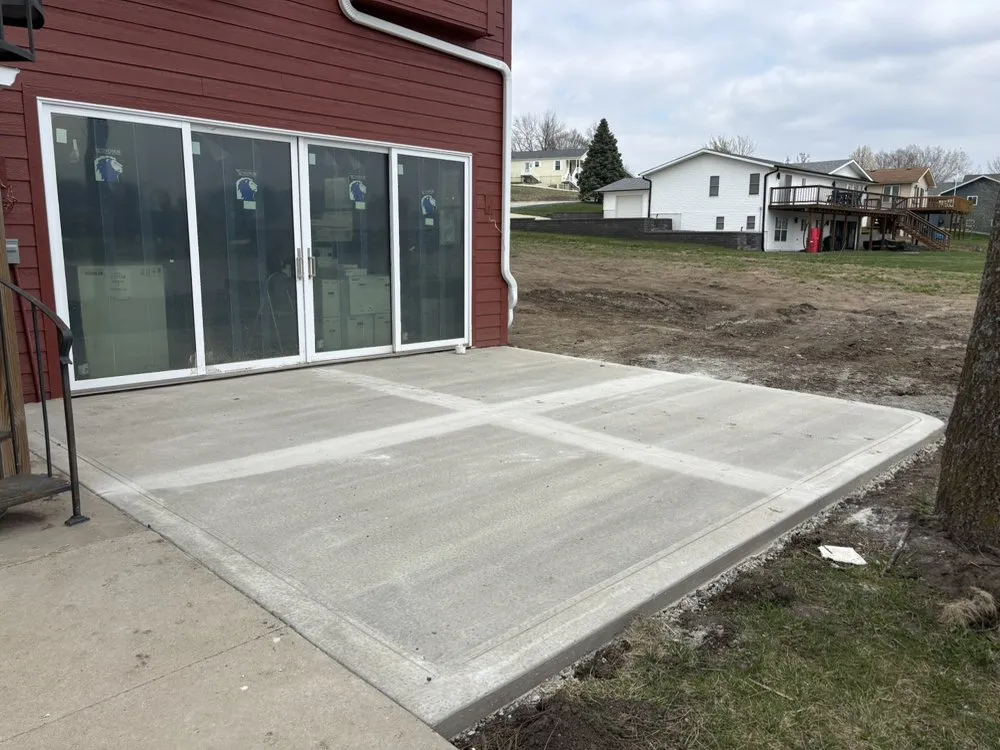 Local yard maintenance experts serving Des Moines, IA - J&A DSM Construction