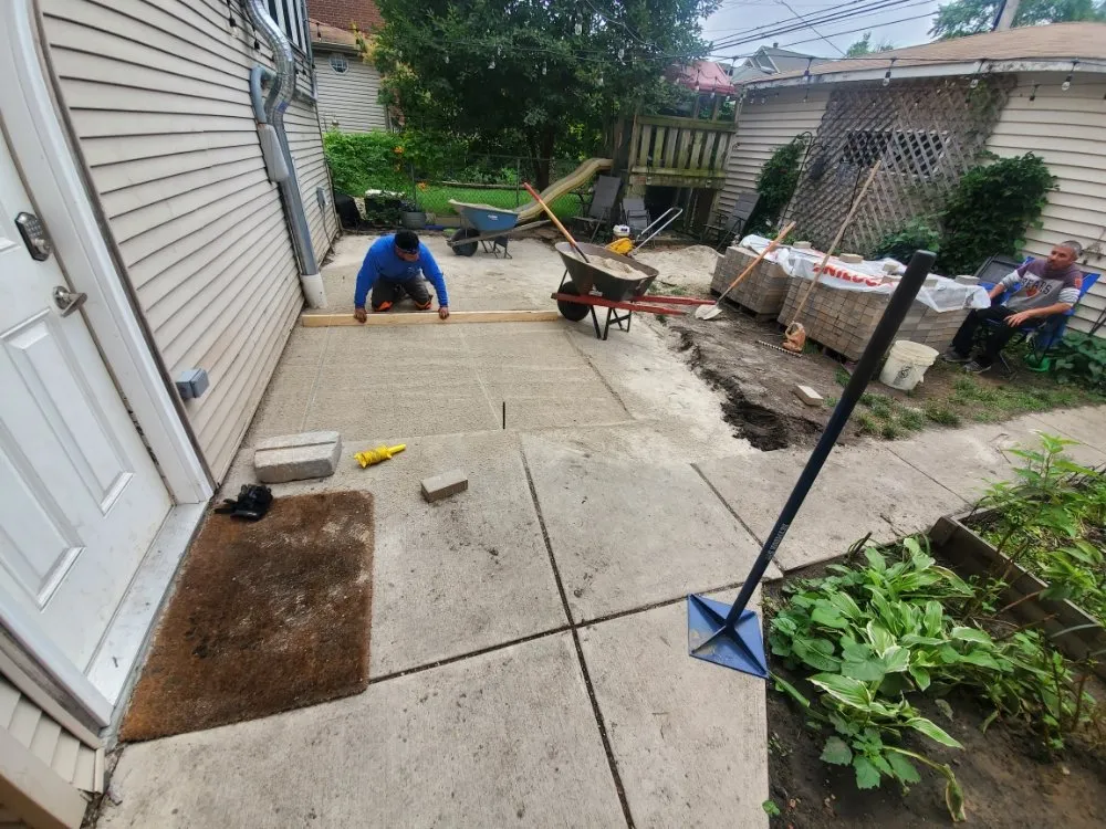 Expert yard maintenance in Des Plaines, IL by JA Guerrero Landscaping