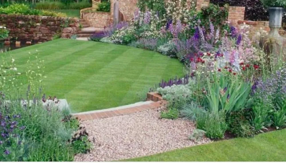 Reliable landscaping services experts serving Des Plaines, IL - JA Guerrero Landscaping