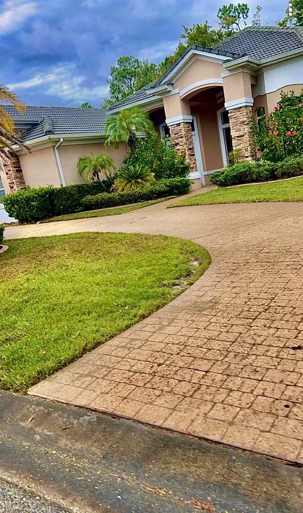 Professional yard maintenance in New Kensington, PA by Jac3G