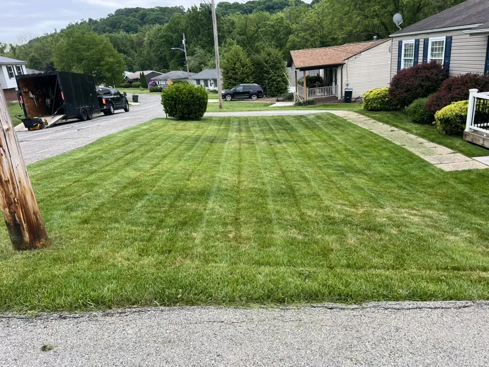 Affordable yard maintenance in New Kensington, PA - Jac3G