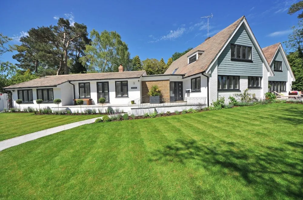 Affordable lawn mowing service for residential properties in Beaumont, TX by Jacinto Lawn Services