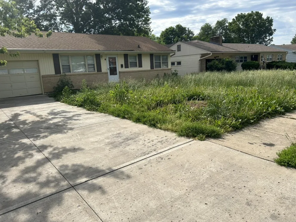 Professional outdoor landscaping in Kansas City, KS by Jack Burt