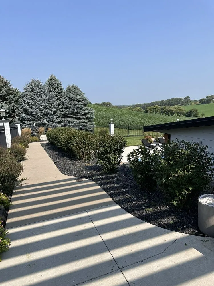 Custom yard cleanup service for homes in Sioux City, IA by Jack’s Mow and Snow