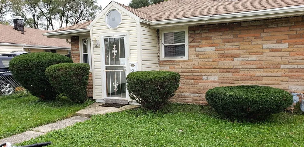 Expert yard maintenance for beautiful yards in Posen, IL by Jackson Arbor & Outdoor Services