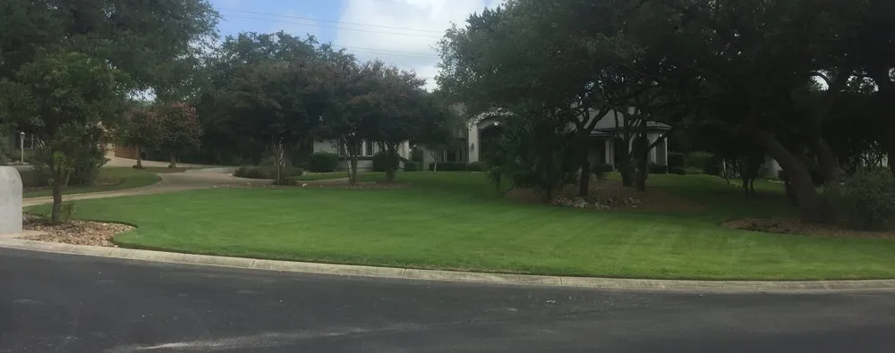 Trusted garden landscaping in Cibolo, TX by Jackson Executive Lawn Care