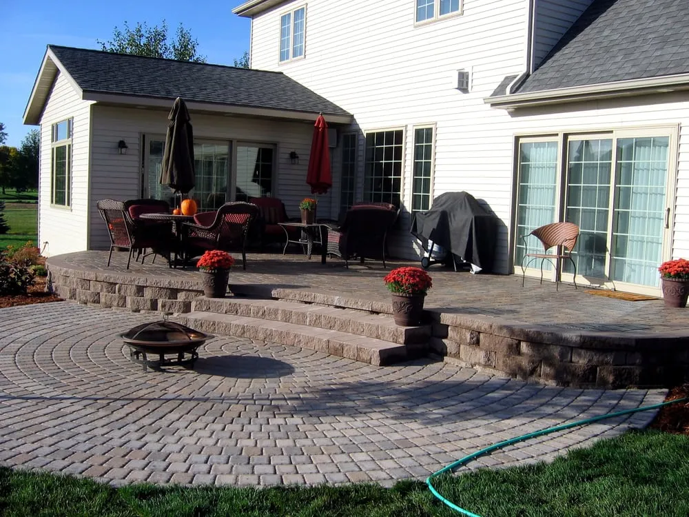 Professional lawn care service for residential properties in Mason City, IA by Jackson Landscape
