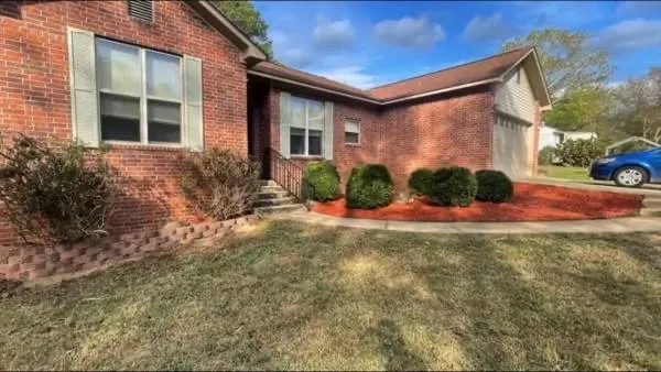 Local lawn mowing service with custom design across Jonesville, SC - Jackson Maintenance