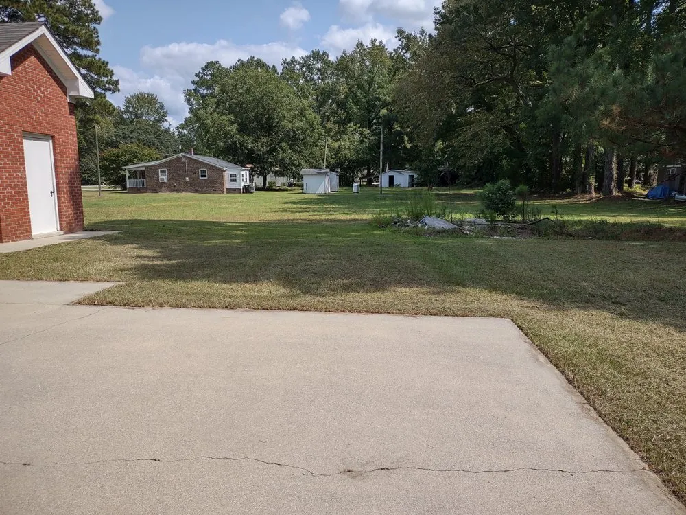 Affordable yard maintenance for homes across Tarboro, NC - Jackson's Lawn Care