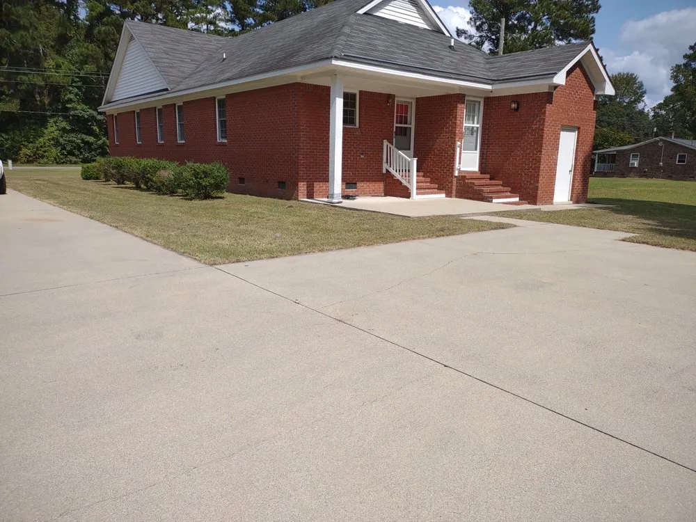 Local yard cleanup service for beautiful yards in Tarboro, NC by Jackson's Lawn Care