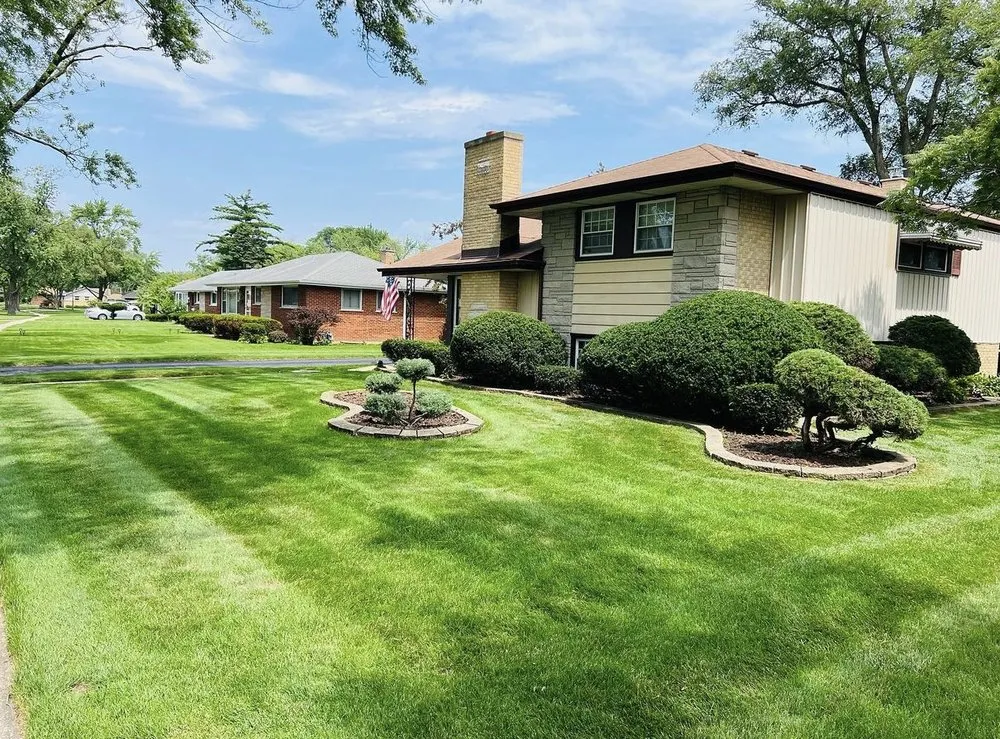 Top-rated lawn care service in Elgin, IL by Jacob’s Landscape