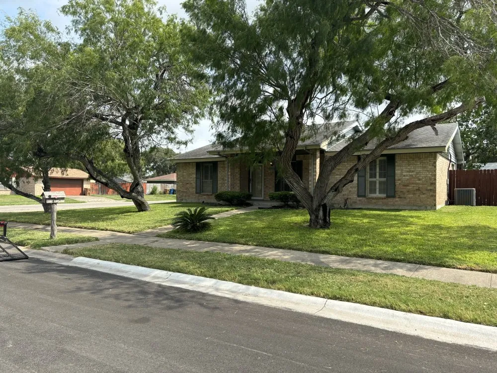 Expert yard maintenance in Corpus Christi, TX by Jades Lawn Care