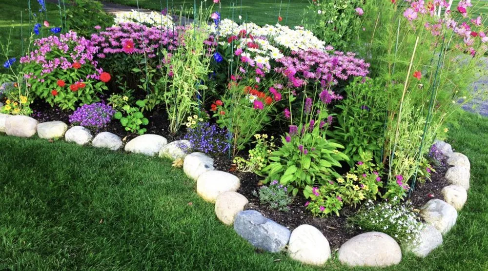 Affordable lawn mowing service for beautiful yards across Sarasota, FL - JAG Lawn Maintenance