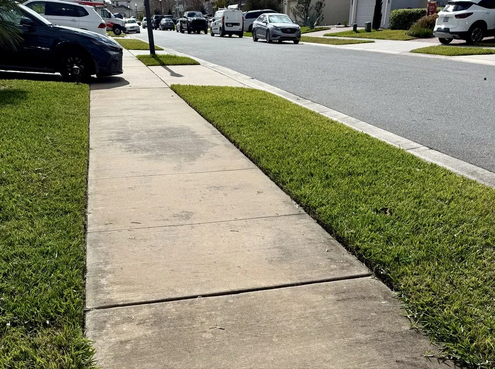 Reliable lawn mowing service in Davenport, FL by Jaime Lawn care