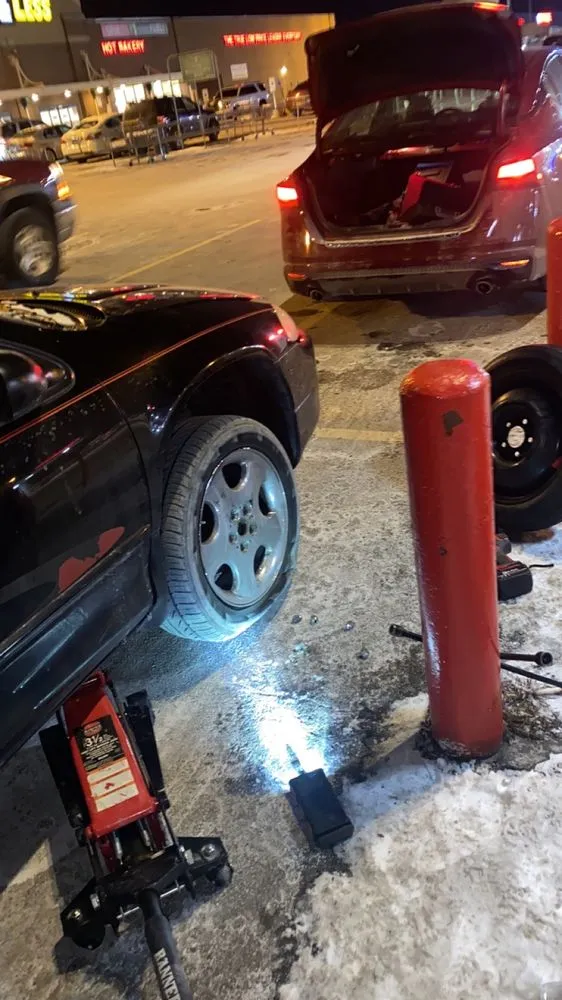 Expert lawn mowing service in Chicago, IL - Jak Global Rapid Emergency Roadside