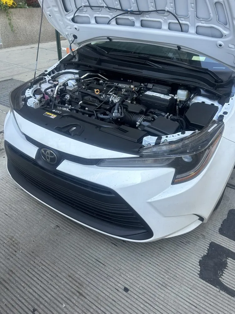 Top-rated outdoor landscaping with custom design in Chicago, IL by Jak Global Rapid Emergency Roadside