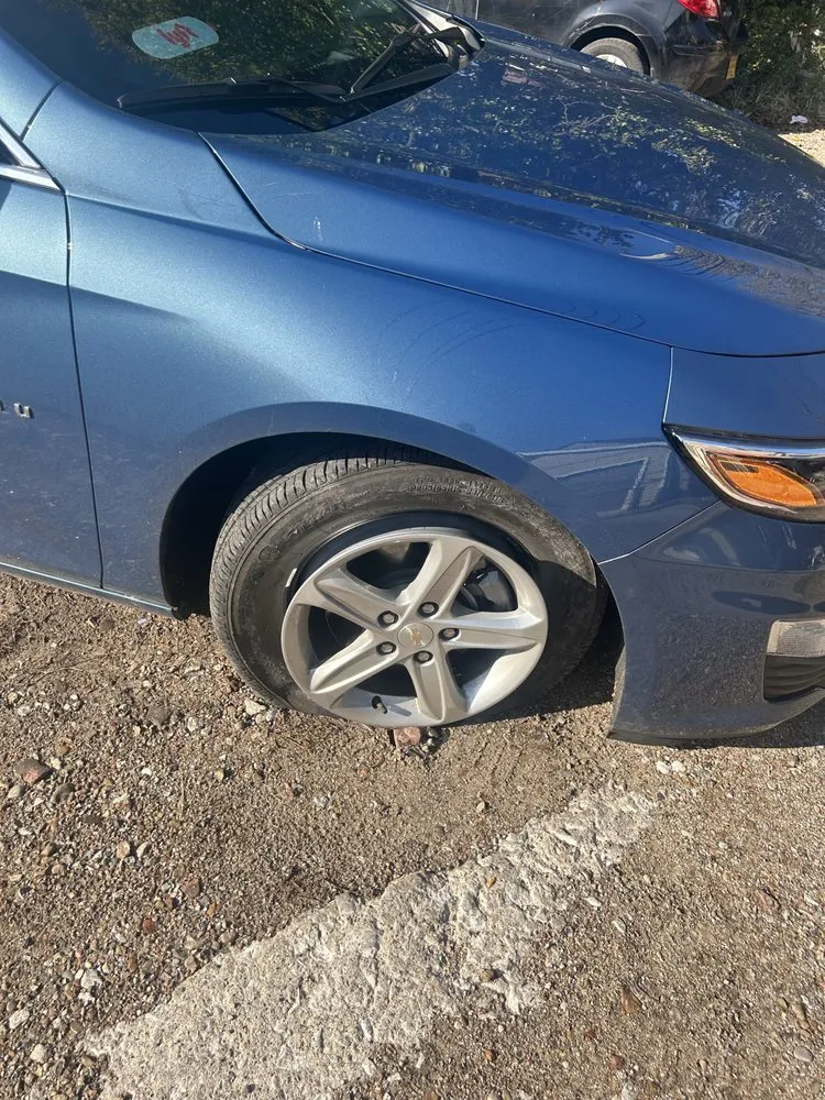 Top-rated landscaping services for residential properties in Chicago, IL by Jak Global Rapid Emergency Roadside