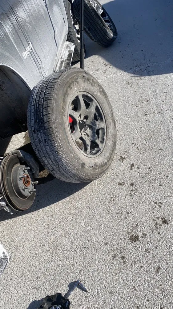 Top-rated lawn care service in Chicago, IL - Jak Global Rapid Emergency Roadside