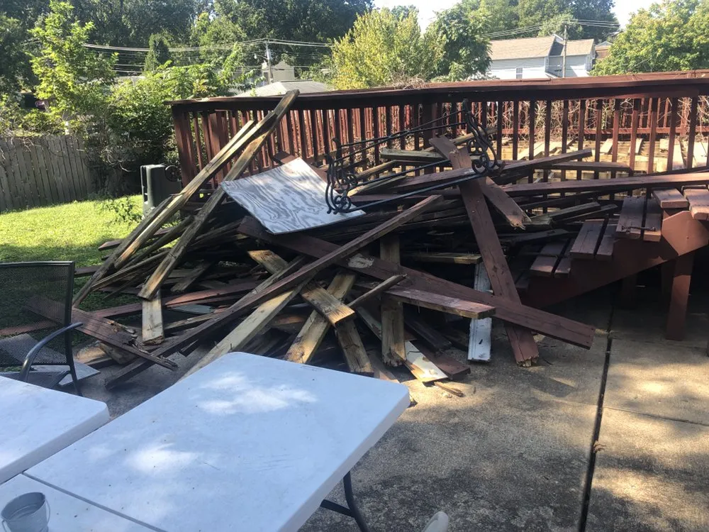 Professional yard maintenance in St. Louis, MO - Jakes trash and hauling services