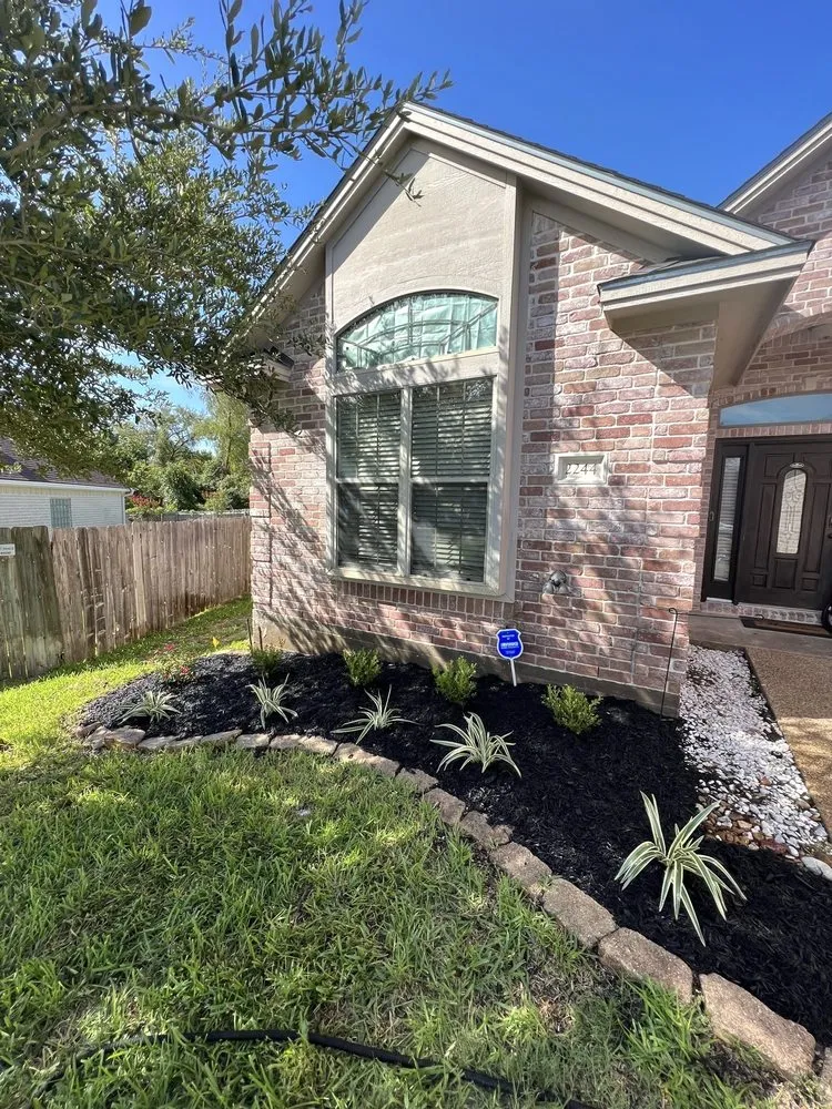 Expert yard maintenance with custom design in Bryan, TX by J.ALB Lawn & Outdoor