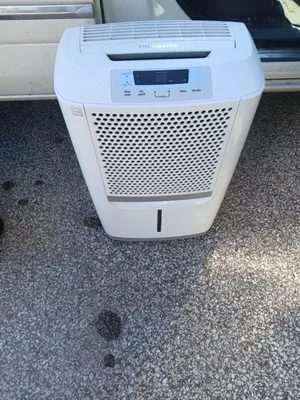 James And Son Industries Logo