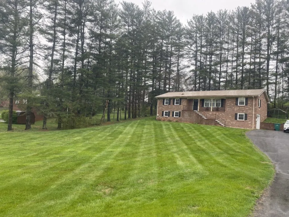 Local landscaping services experts serving Bristol, TN - James Lawn Care And More