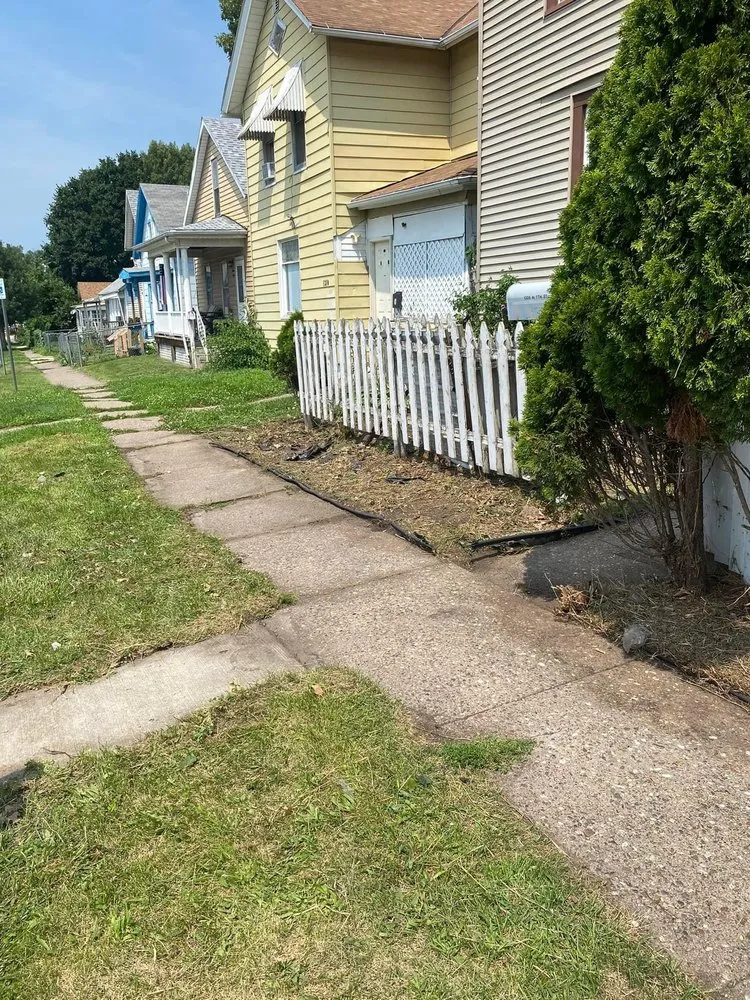 Top-rated yard maintenance in Davenport, IA by James’ Lawn Care