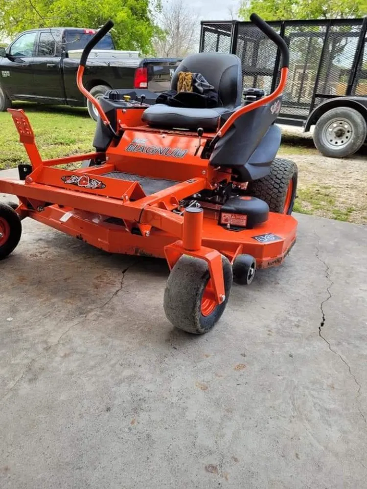 Custom lawn mowing service experts serving Malone, TX - James' Lawn Care