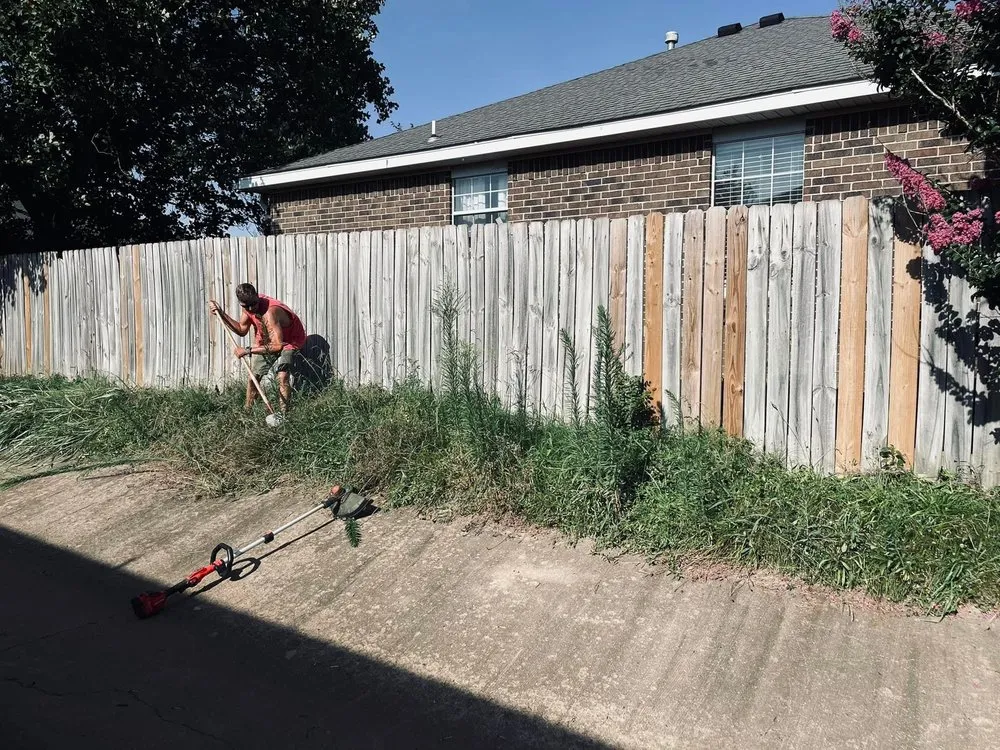 Reliable yard cleanup service in Centerton, AR by James Lawn Service