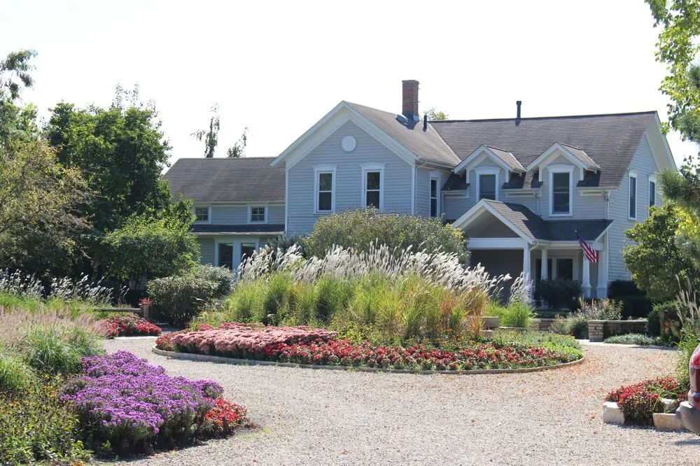 Custom landscaping services experts serving Mundelein, IL - James Martin Associates