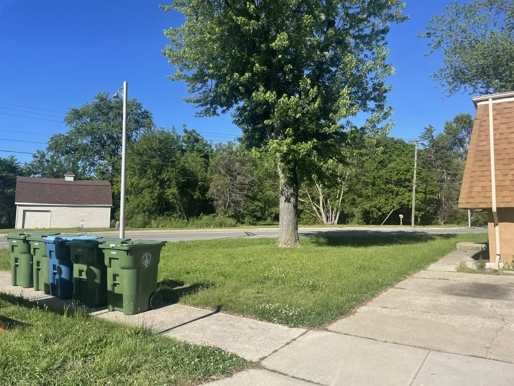 Top-rated yard cleanup service for residential properties in Hammond, IN by James Mccain Landscaping/Snowplowing