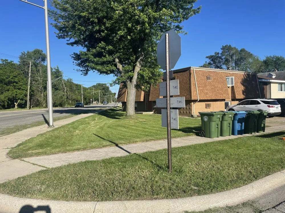 Top-rated yard maintenance in Hammond, IN - James Mccain Landscaping/Snowplowing