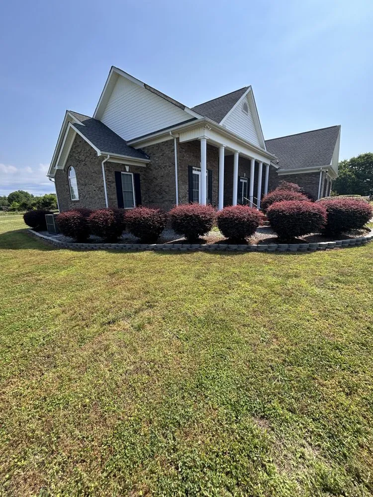 Reliable lawn care service experts serving Rock Hill, SC - James Thompsons Land-artistry