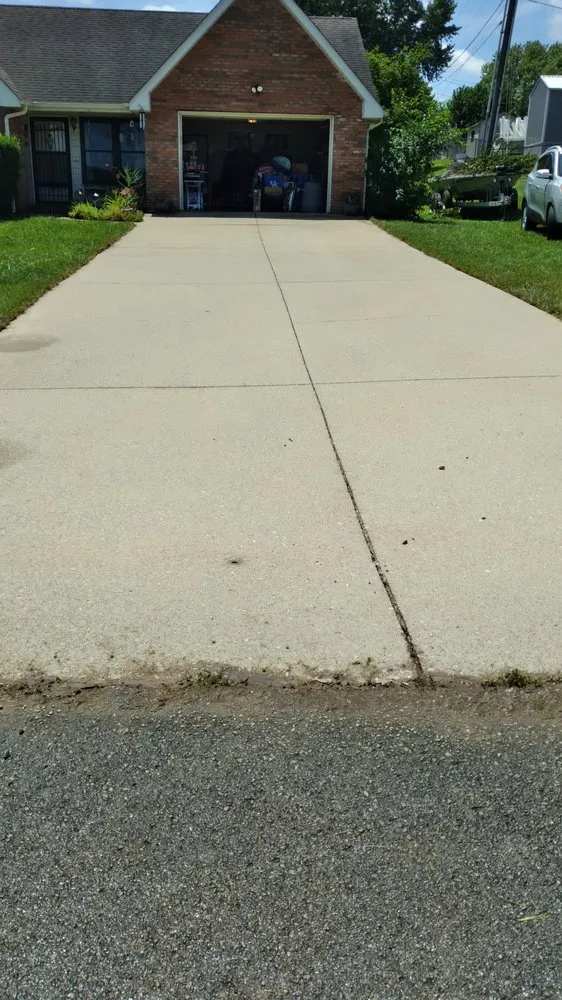 Top-rated residential landscaping for year-round maintenance in Dayton, OH by JAMS Property Preservation