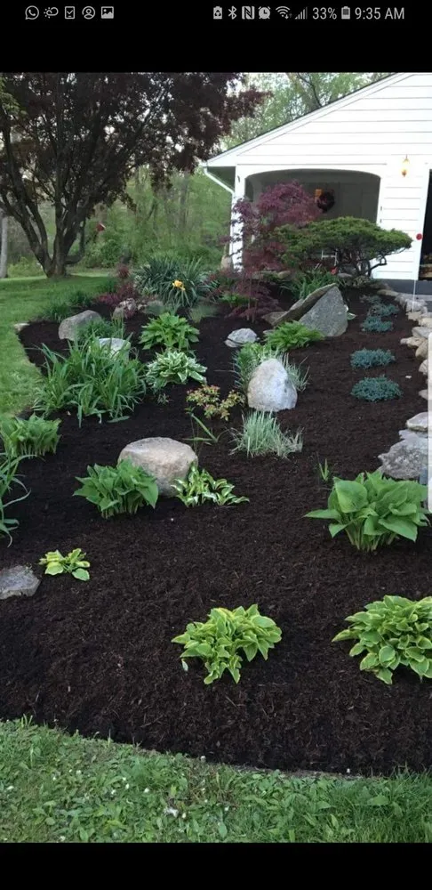 Professional garden landscaping in New Milford, CT by JAMV landscaping