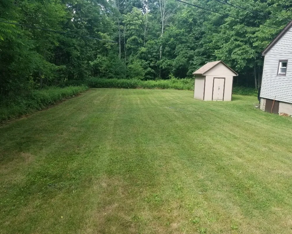Professional lawn mowing service experts serving Middletown, NY - Janscaping