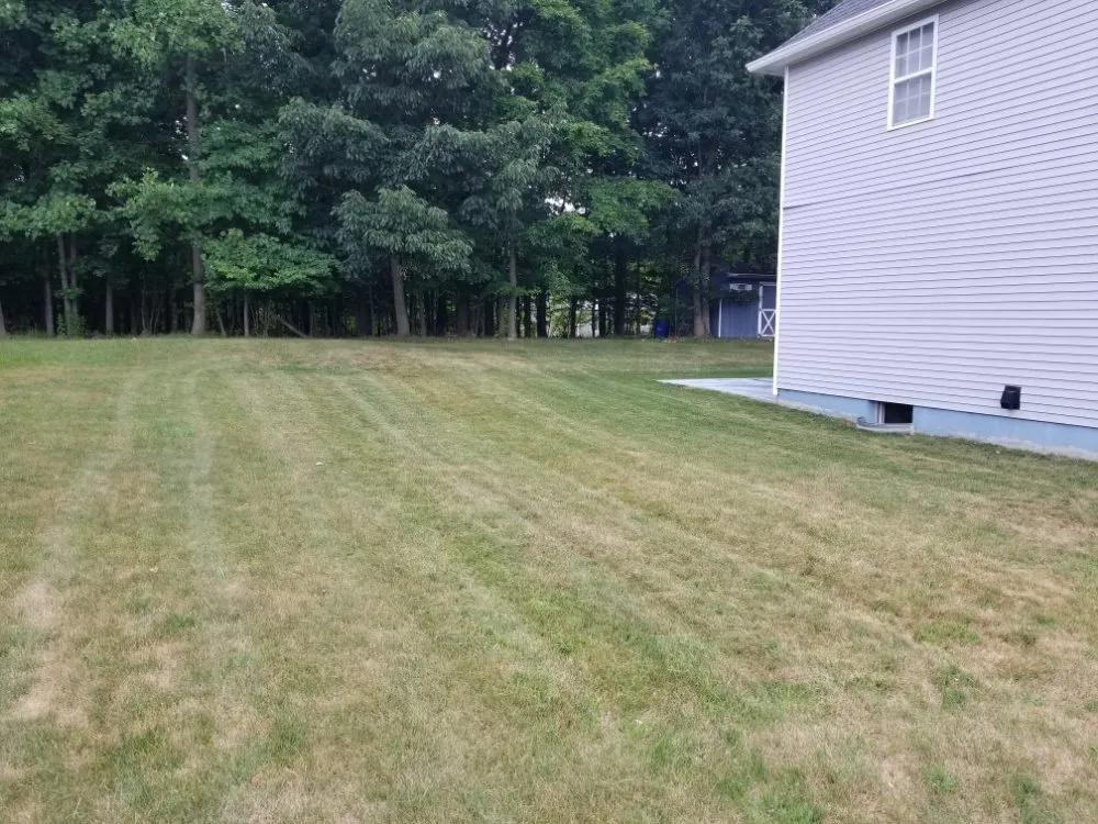 Custom lawn mowing service in Middletown, NY by Janscaping