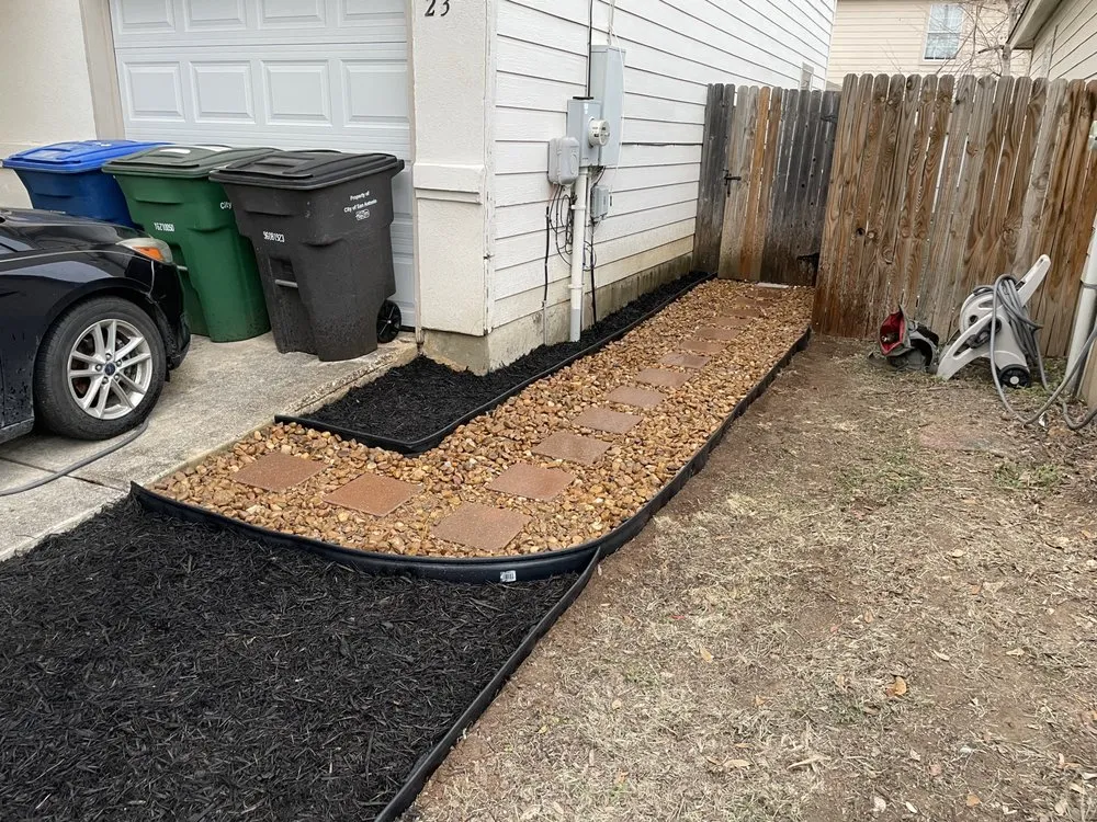 Reliable yard cleanup service experts serving Selma, TX - Jaramillo Landscape