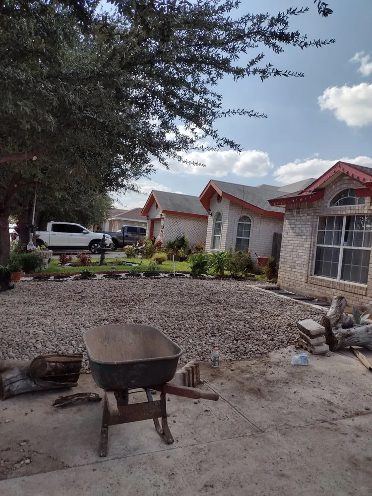 Reliable residential landscaping for residential properties in Laredo, TX by Jardinero Solares