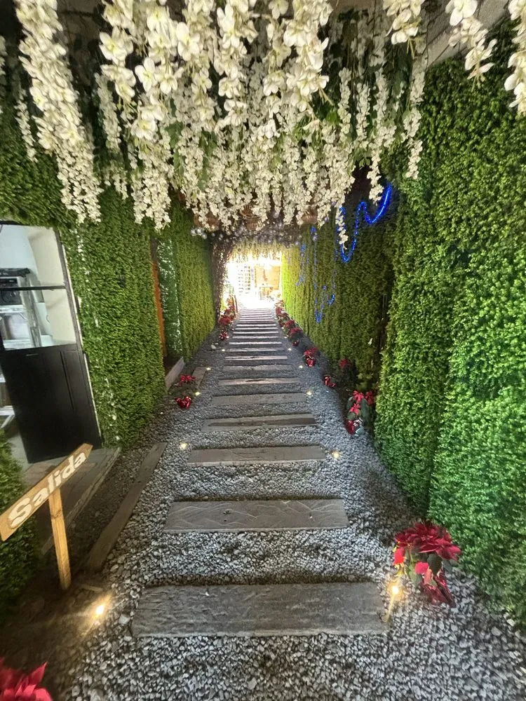 Top-rated lawn care service in Columbus, OH - Jardineros Landscape