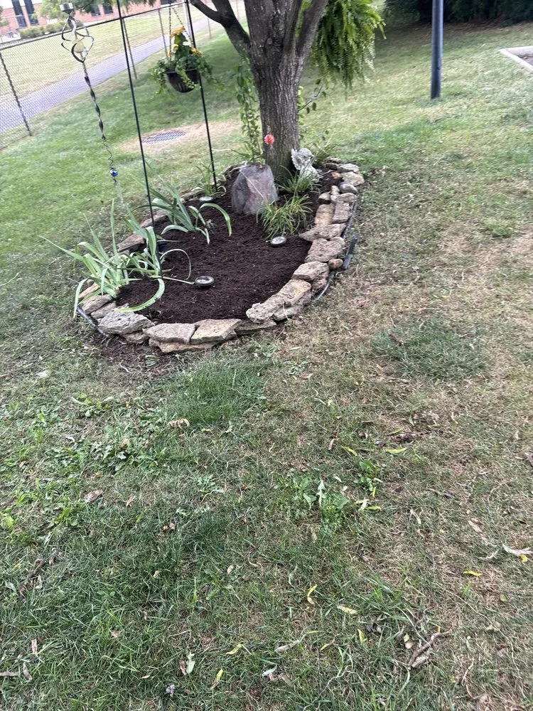 Professional yard maintenance in Columbus, OH by Jardineros Landscape