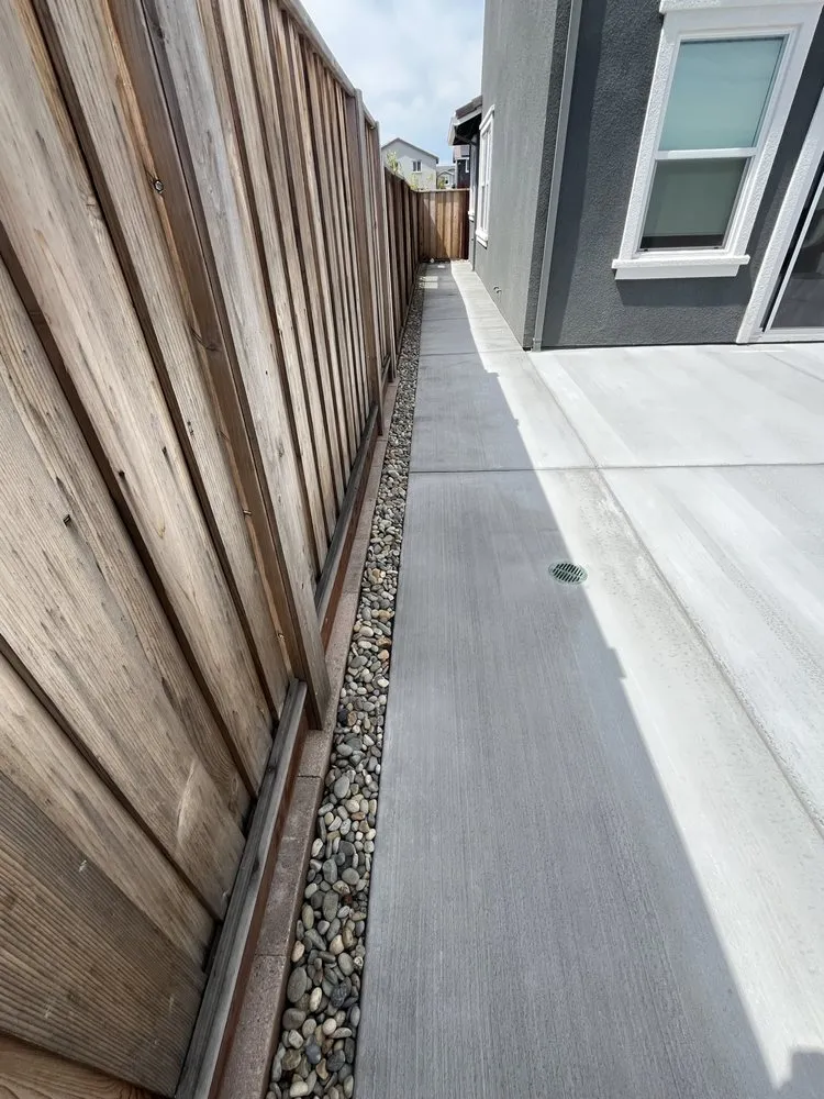 Local garden landscaping for year-round maintenance in Hollister, CA by Jardinland Landscaping Services