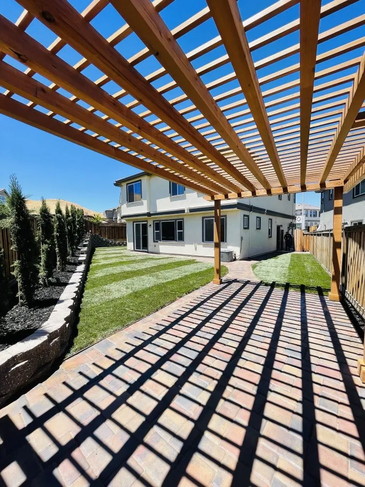 Custom lawn care service for beautiful yards across San Mateo, CA - Jardín Landscaping