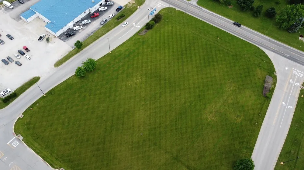 Top-rated lawn care service in Barnett, MO by Jarmon Lawn Care