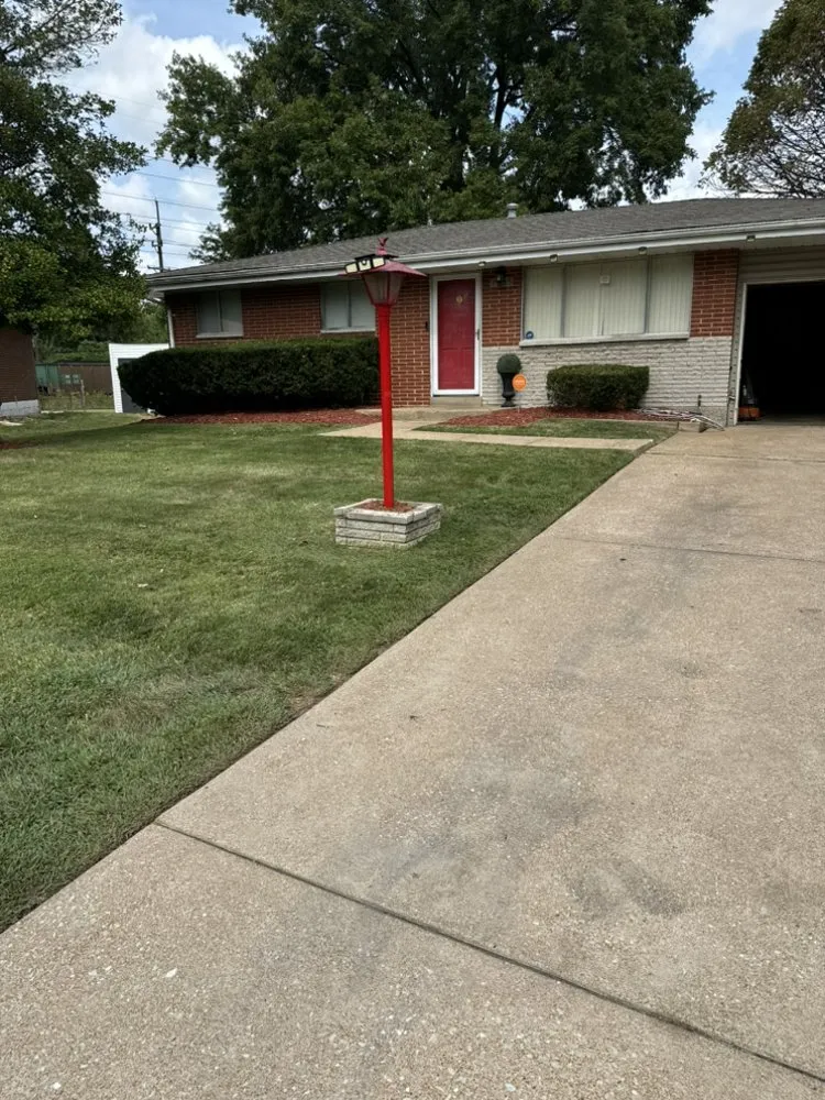 Expert lawn care service in Hazelwood, MO by Jarmons Lawn Care