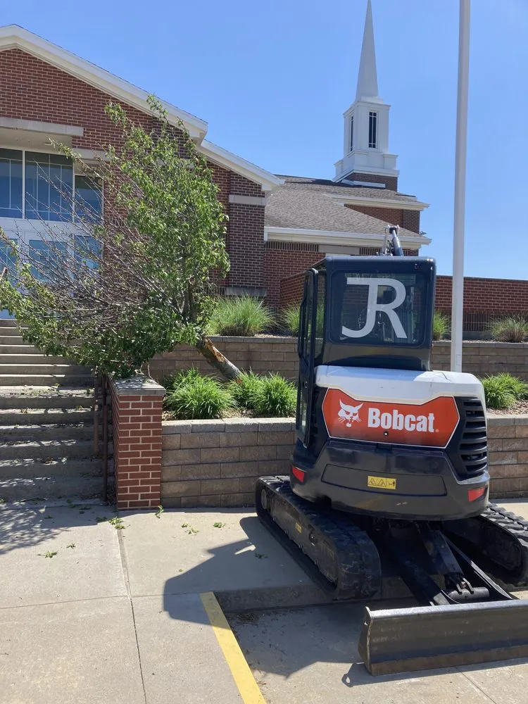 Professional yard maintenance in Joplin, MO by Jasper Ridge