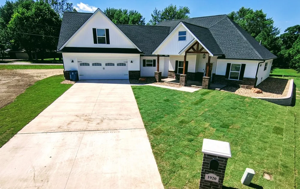 Local yard cleanup service experts serving Joplin, MO - Jasper Ridge