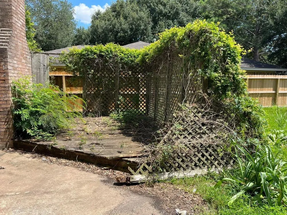 Local lawn mowing service in Dickinson, TX - Javier’s Lawn Service