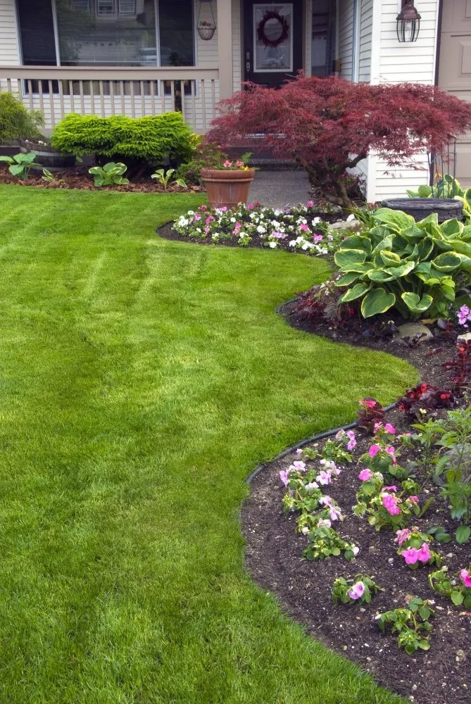Professional garden landscaping in Chicago, IL - Javi's Landscaping
