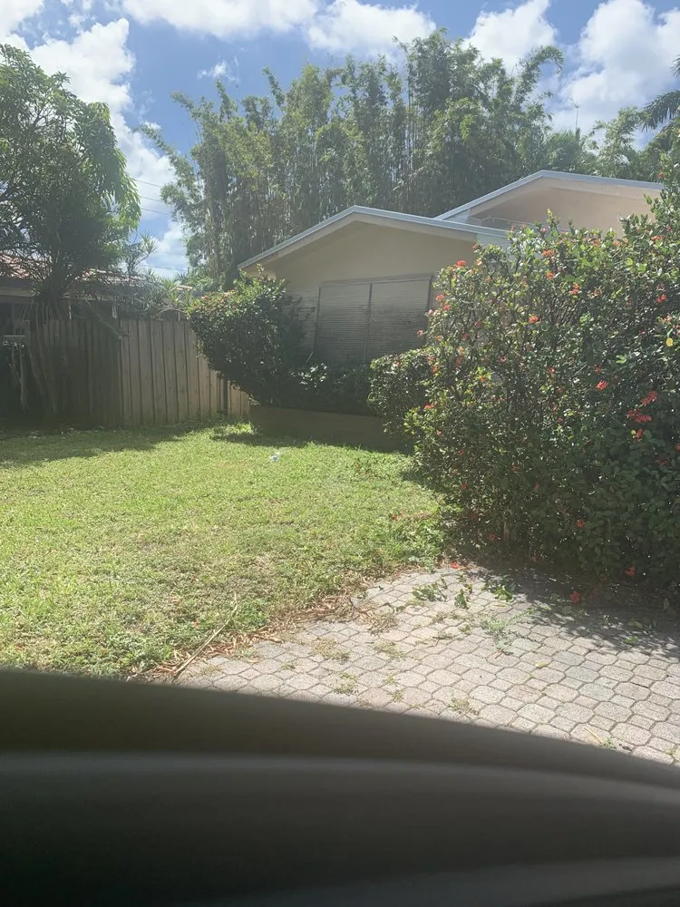 Custom landscaping services for beautiful yards across Pembroke Pines, FL - Javves Tree and Maintenance Services